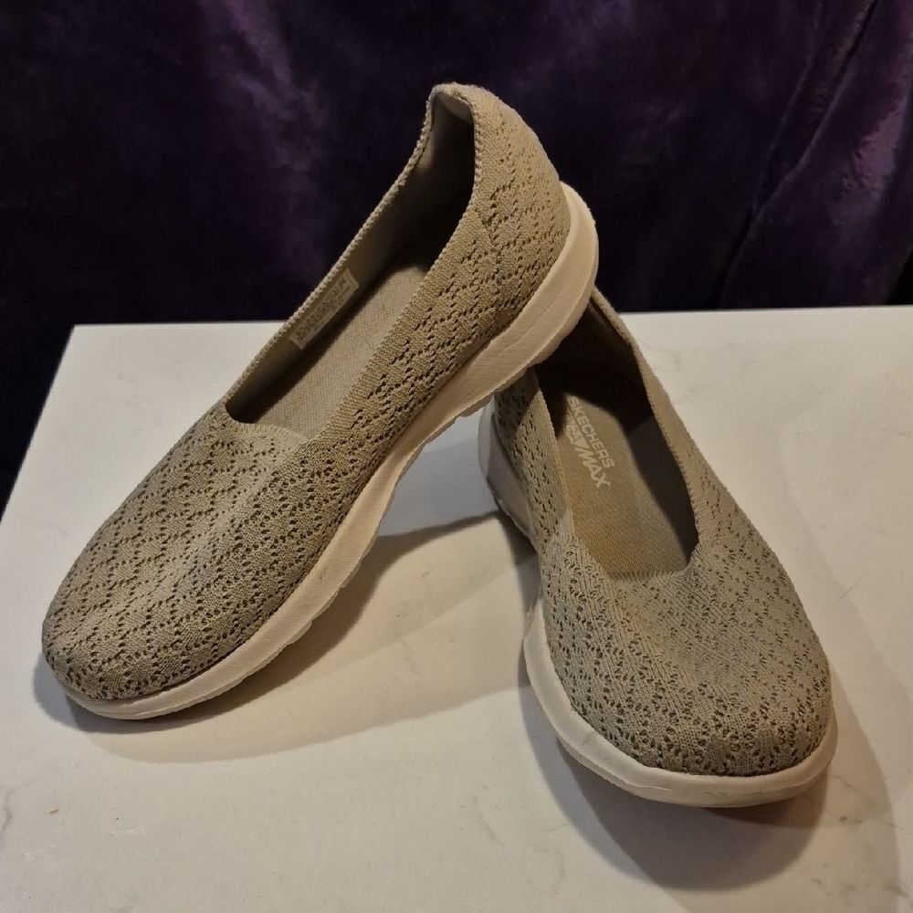 Skechers 7.5 Taupe Fabric Slip On Shoes